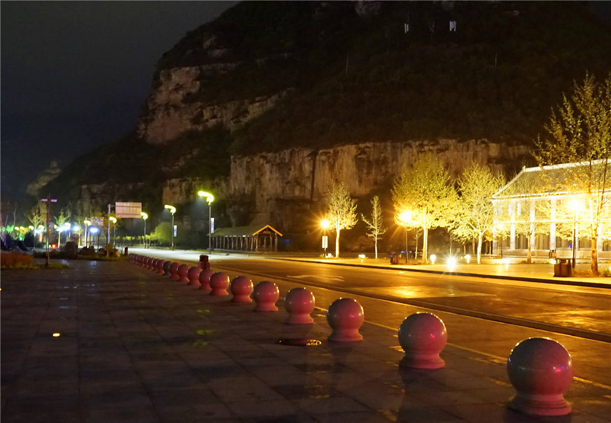 流光溢彩的山水小镇,带给你梦幻般的感觉