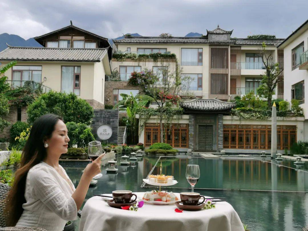 杨丽萍的宅子,李子柒的后院,我们向往的生活能在这儿找到