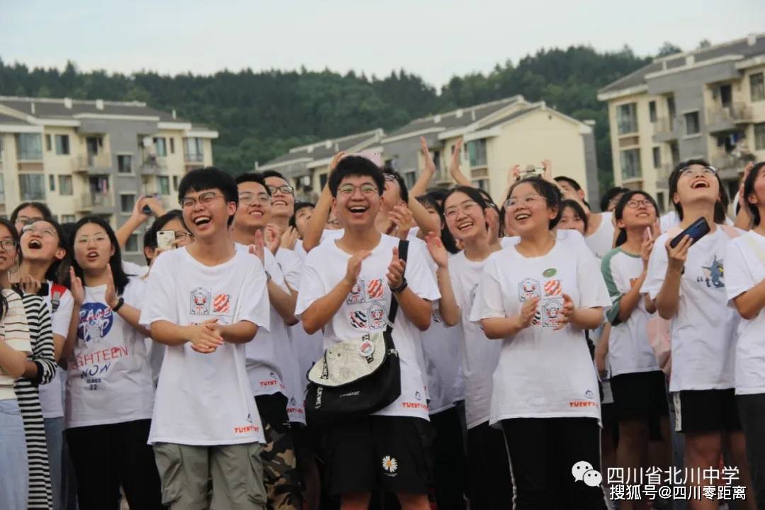 爱国感恩激情 青春奋斗美丽 四川省北川中学2017级毕业典礼