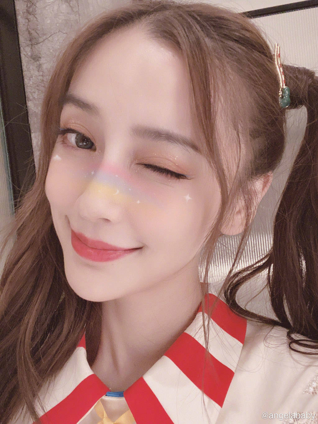 baby晒多张怼脸自拍美艳十足小丑妆容邪魅又可爱