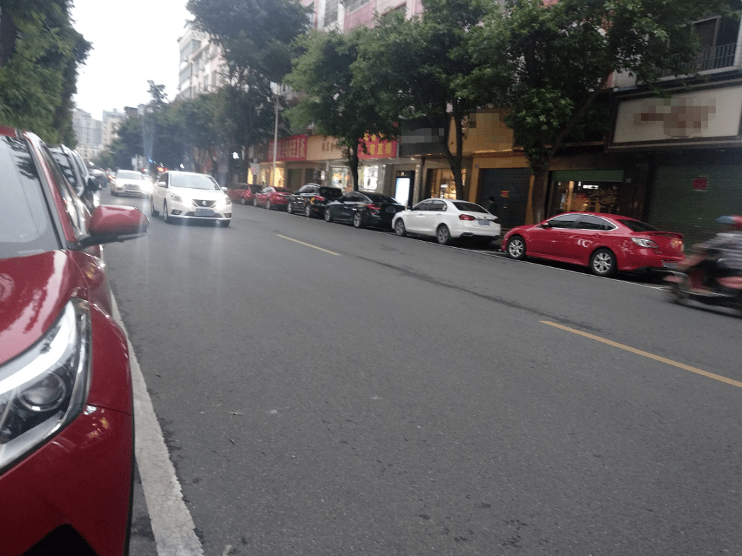 关店四分之一的夜市南街,经历了什么?