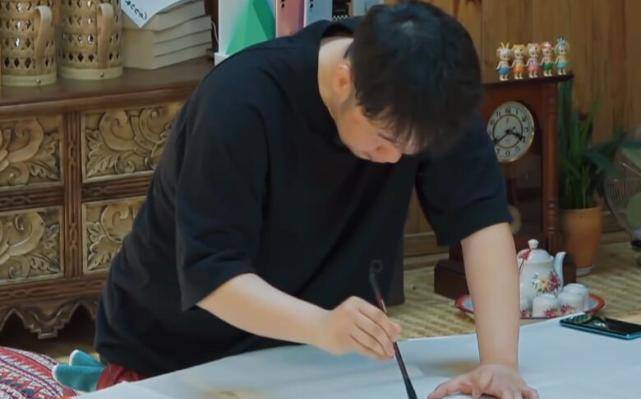 原创本以为海涛只会搞笑当他秀出毛笔字那一刻何老师都忍不住夸奖