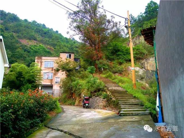 江北岭古道,系古栈道,建于两汉兴于晋,发于永嘉县瓯北镇马岙村,经止于