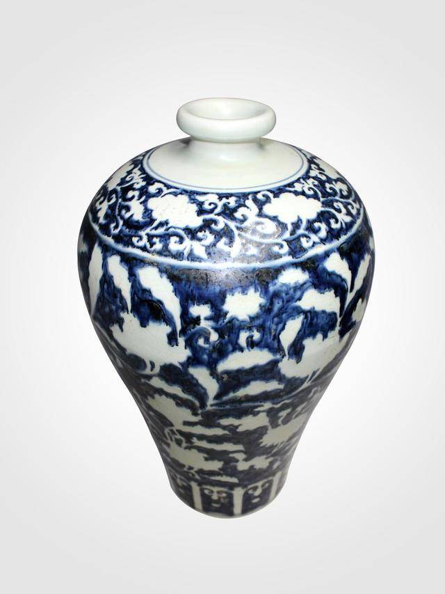 青花瓷是用含氧化钴的钴矿为原料,在陶瓷坯体上描绘纹饰,再罩上一层