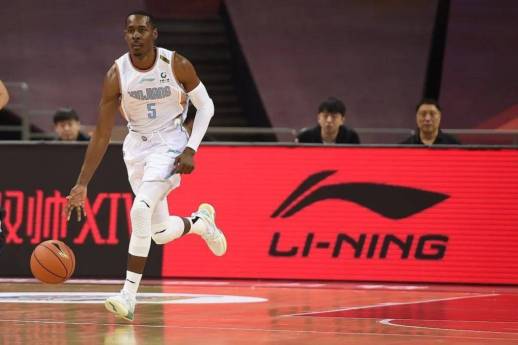 新疆外援首秀辣眼睛!周琦20投14铁!大魔王别浪了_格鲁夫