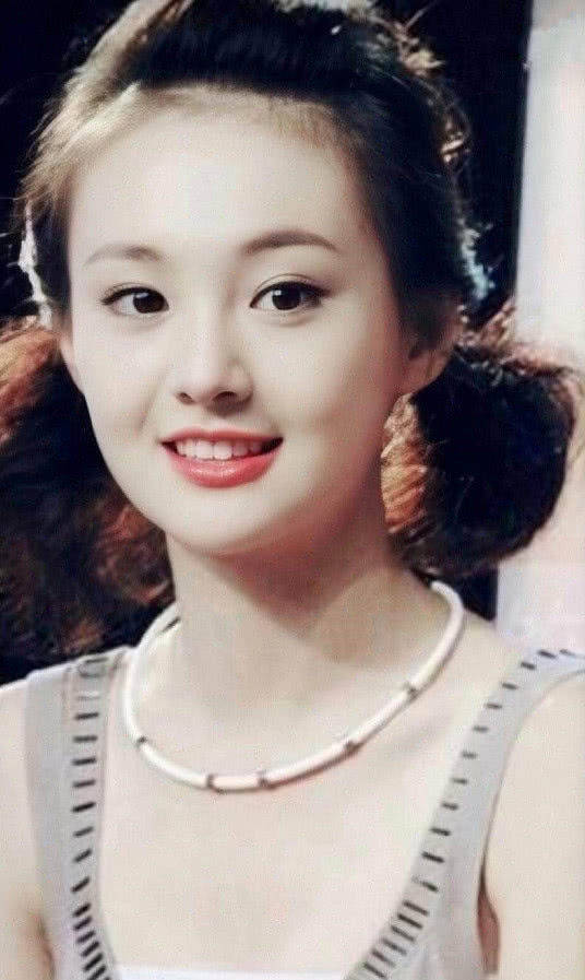 比楚雨荨更美艳,郑爽13岁照片被传,纯天然满脸胶原蛋白_时候