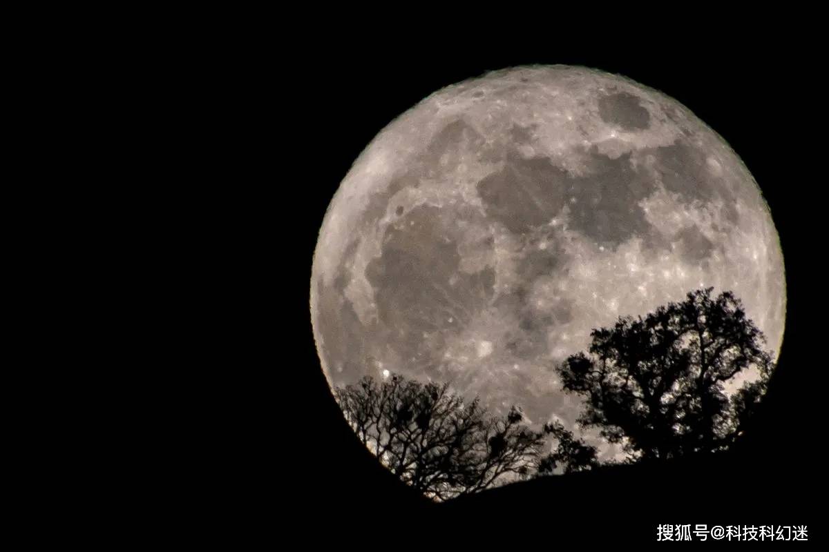 原创请定好您的闹钟,今日后半夜,可欣赏"最远下弦月"天文景观