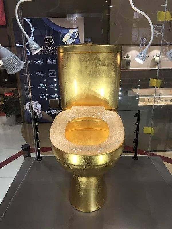 黄金马桶上线,镶钻4万多颗,破吉尼斯纪录,你敢买吗?