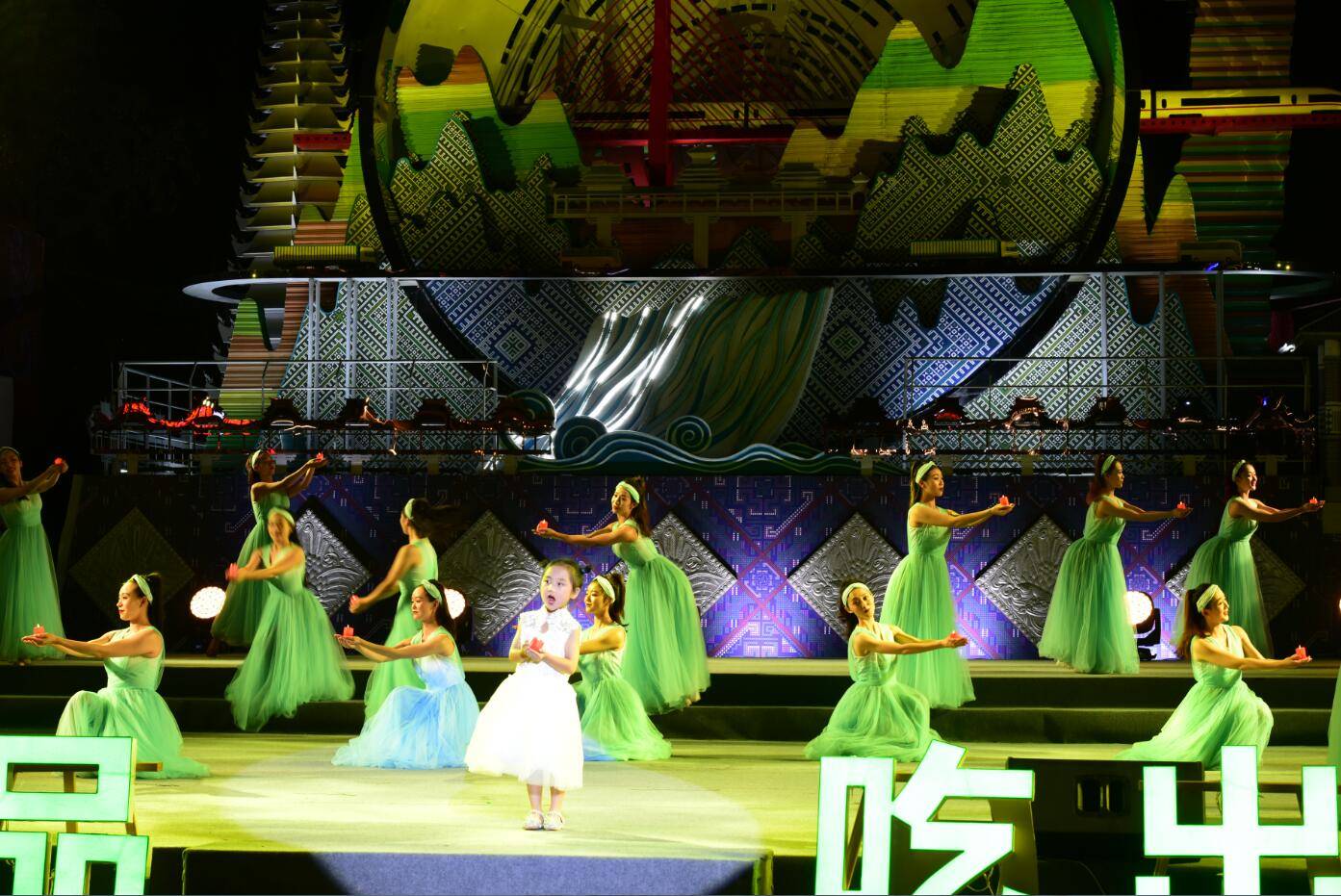 贵州举行黔农好物促销文艺演出活动