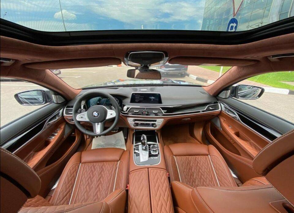 最新款宝马7系提车精致化外观马鞍棕内饰新造型真帅气