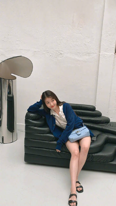 韩国女星 李知恩 的图集