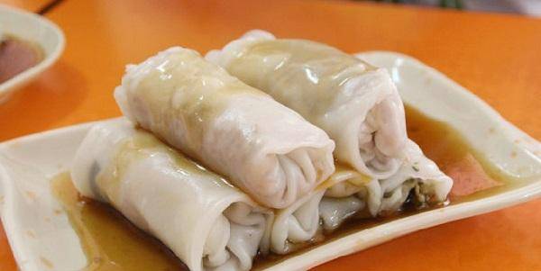 四,百侯薄饼 百侯薄饼的皮非常的薄,包入豆芽,豆腐干,肉末,香菇等制作