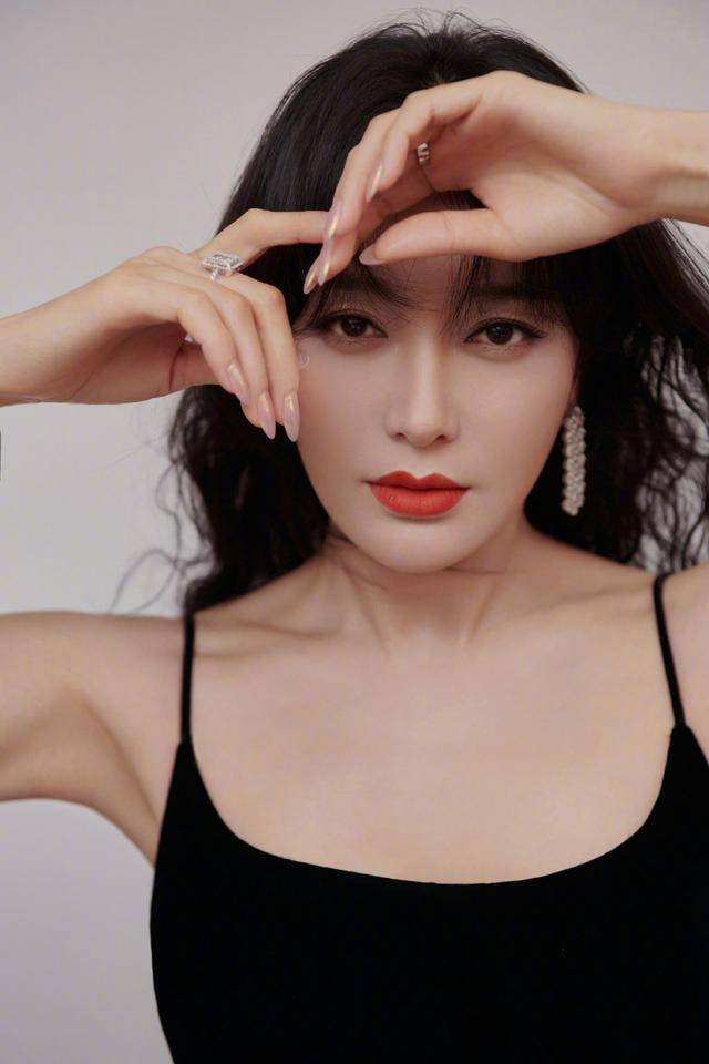 原创阿朵踢相机,秦岚怼亲戚,张雨绮剪八爪鱼,金星:你们都没我刚