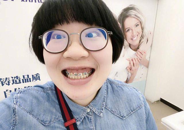 基本不与人交流,上了台秒变高能战士,噼里啪啦牙尖嘴利