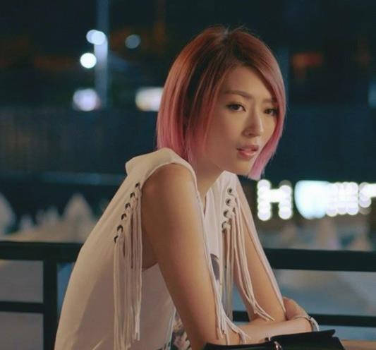 原创曾4年时间成功搭上19男,战绩辉煌,夜蒲女靠tvb摇身一变清纯女神