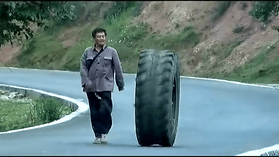 落叶归根最经典的一段赵本山把人放轮胎里太搞笑了
