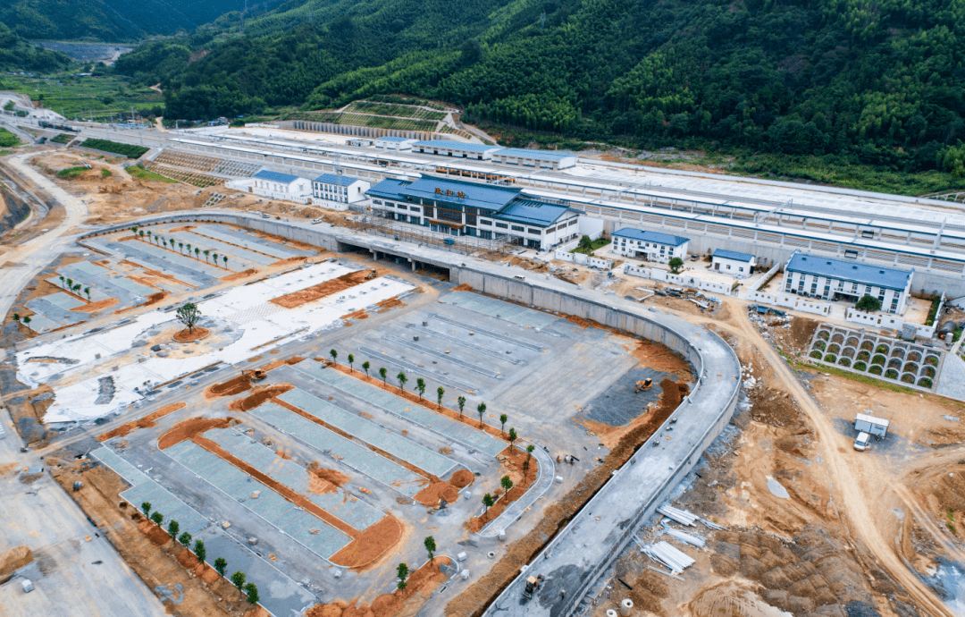 图为7月6日拍摄的建设中的衢宁铁路政和站.(黄杰敏 摄)