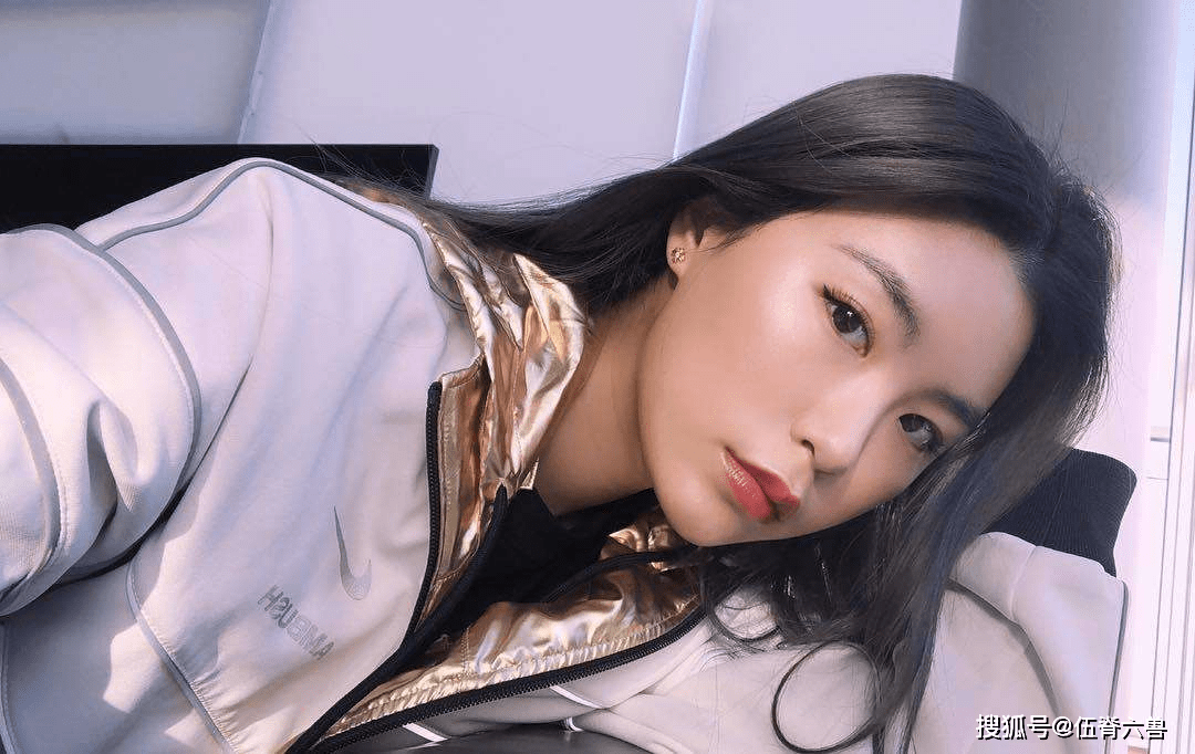 原创高以翔女友bella更新动态称希望回到过去但不是为了改变什么