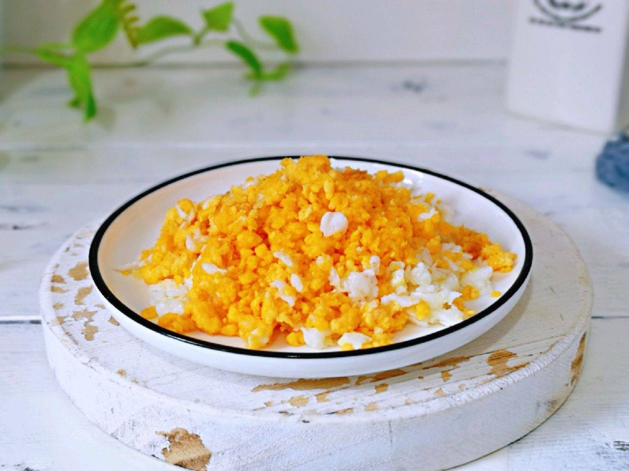 以假乱真的蟹黄部分就做好了,摆个盘先~ 11.