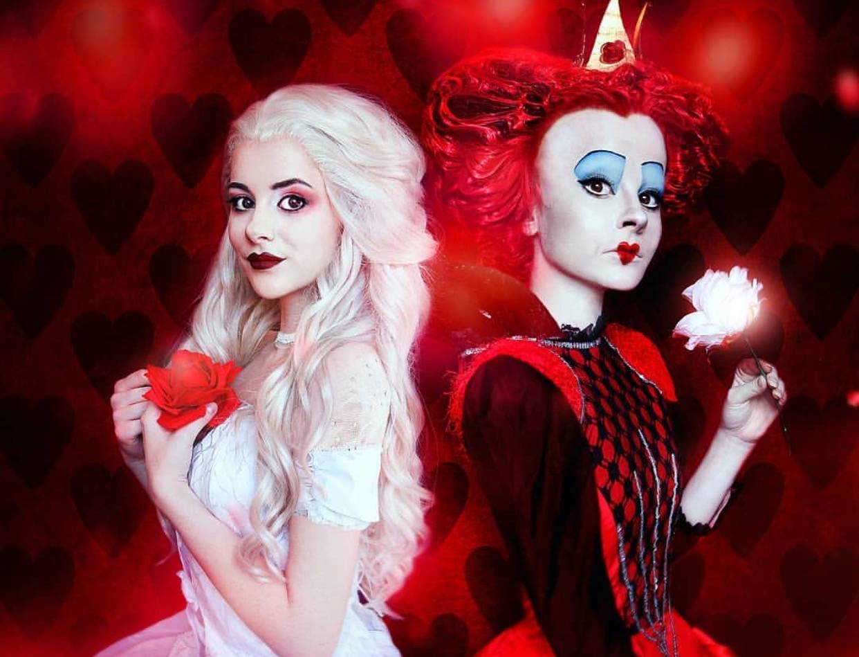 原创外国美女与阿姨玩转cosplay颜值再高也不及阿姨一个反派眼神
