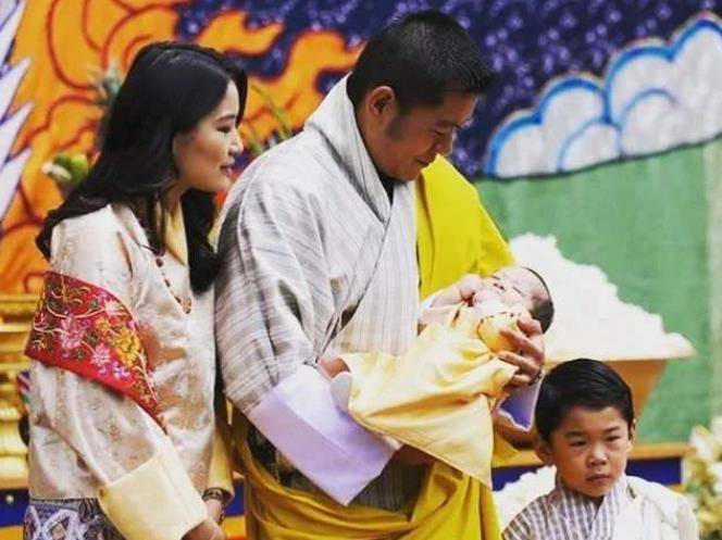 原创不丹王室真现实佩玛诞下龙太子赏赐王冠30岁拼二胎却没奖励