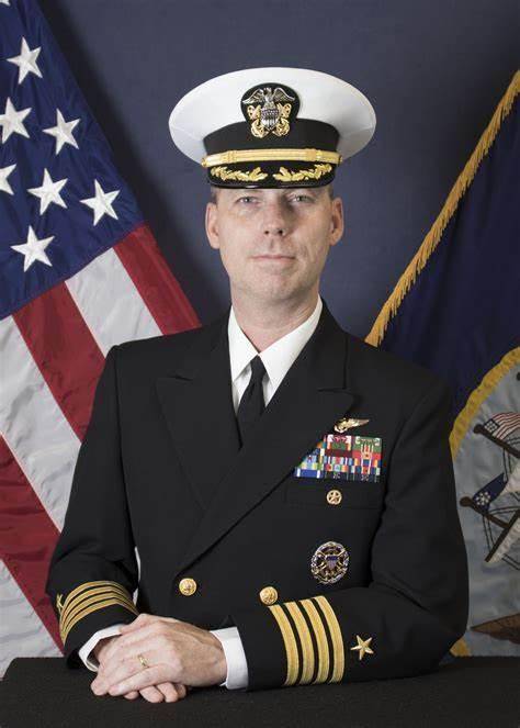 个人荣誉方面,格雷戈里·s·索罗曼上校获得过功绩服役勋章,海军和