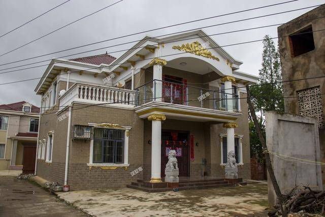 黄陂老家的3层欧式别墅,成品居然做成这样!谁的问题?