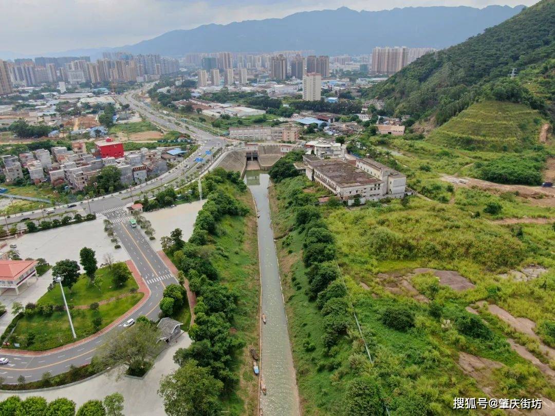 公園入口對岸就是高要區白土鎮.