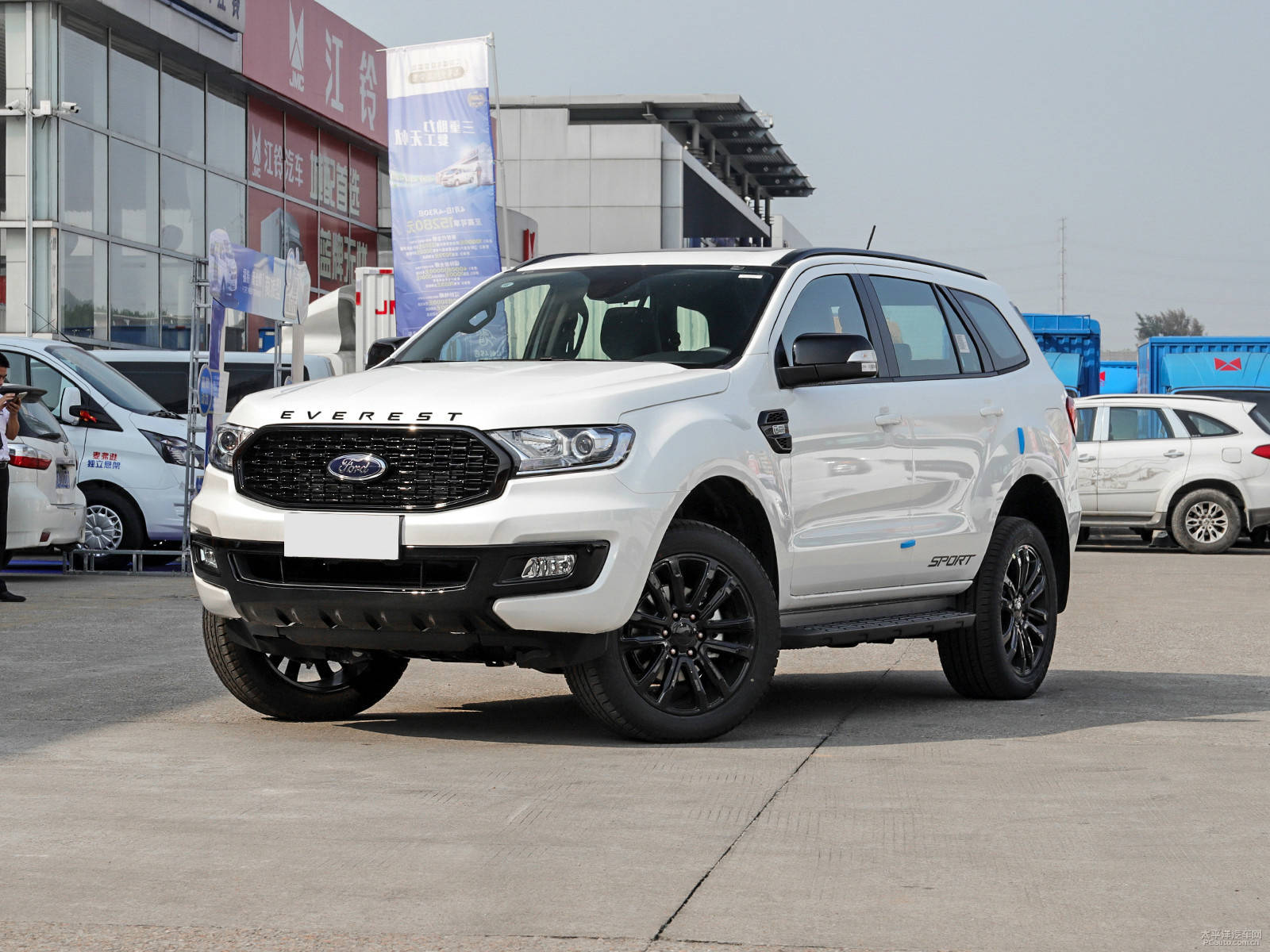 新款福特撼路者23t10at售价2758万元起