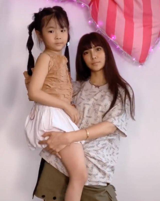 李小璐闺蜜泄露真相:璐和pg one酒店跳舞的事和大家想的完全相反_李桃