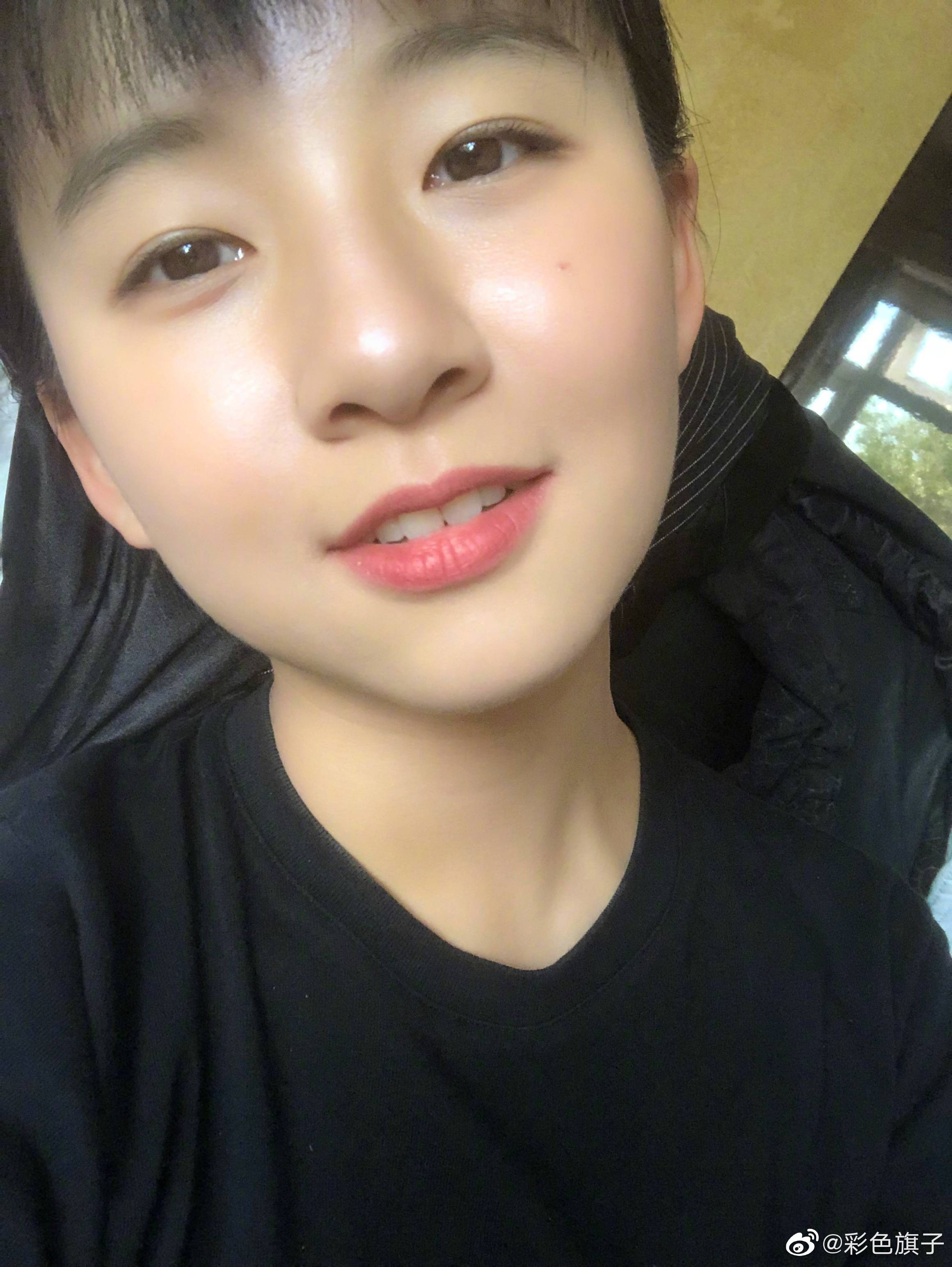 原创小彩旗春晚一舞成名,却不听杨丽萍话陷入低谷,一手好牌打稀烂