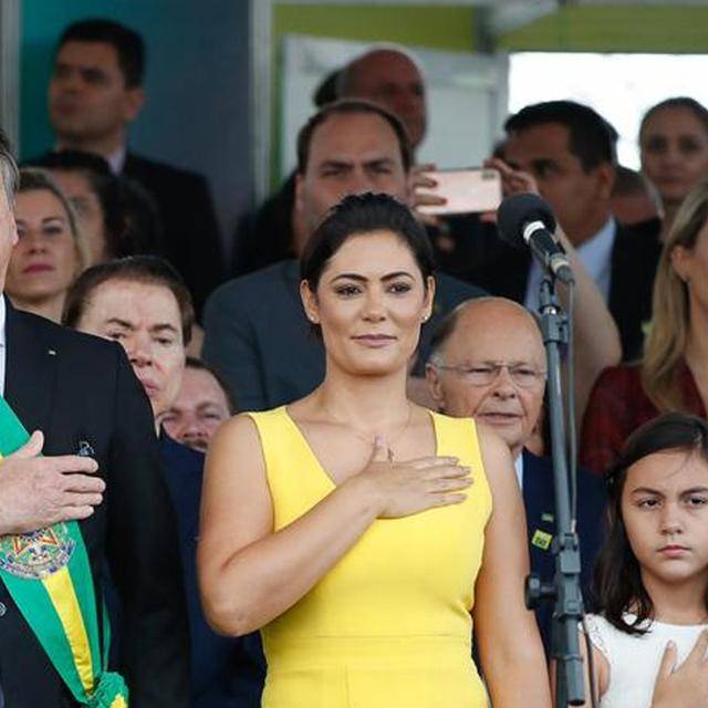 巴西总统夫人美在哪?胜过马克龙又比特朗普,无奈暴露多肉手臂