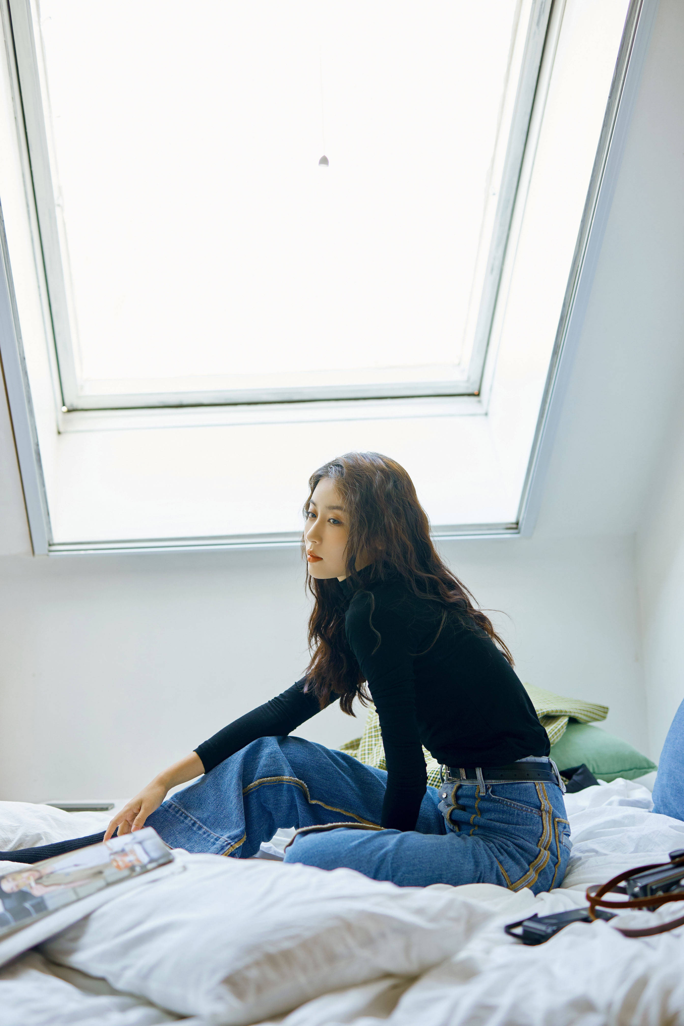 张雅卓港风写真曝光,尽现"战毒女孩"酷飒