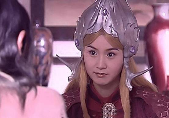 可能是洛葳的关注度确实不高,人们对她的印象还是《宝莲灯》里的那位