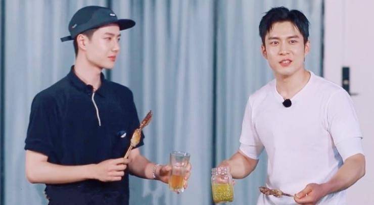 原创王一博和韩东君谈摩托车秒变话痨,自曝曾经滚了4圈后从车上飞起