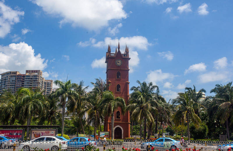 海口钟楼是海口重要的标志性建筑物,距今已有近百年的历史,起初是为