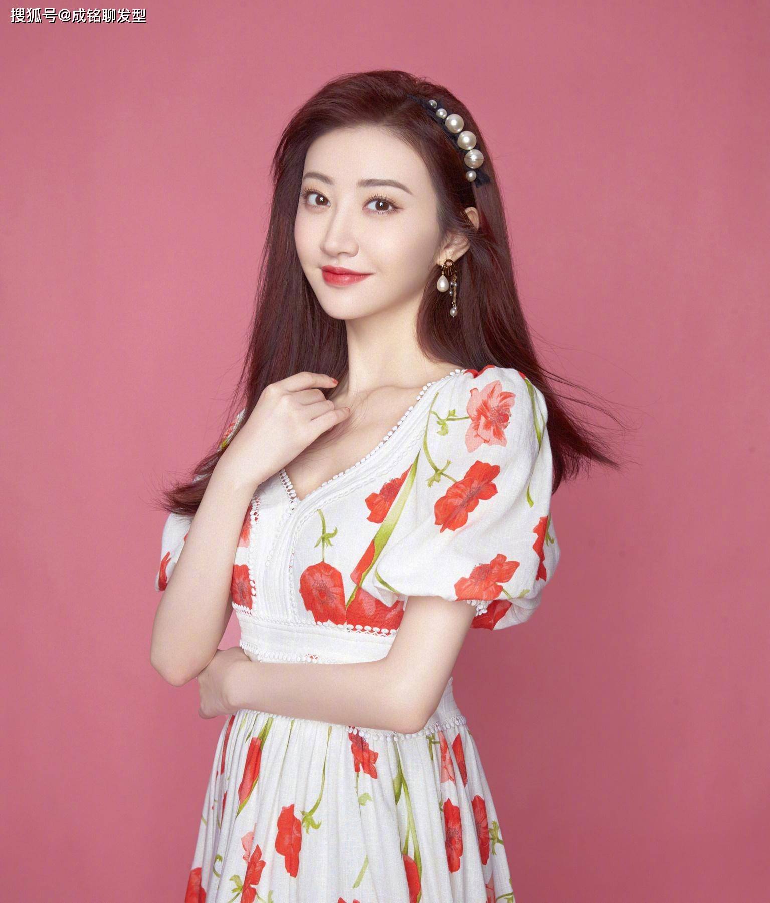 法式花朵长裙尽显浪漫女人味,时尚减龄高级感满满_手机搜狐网