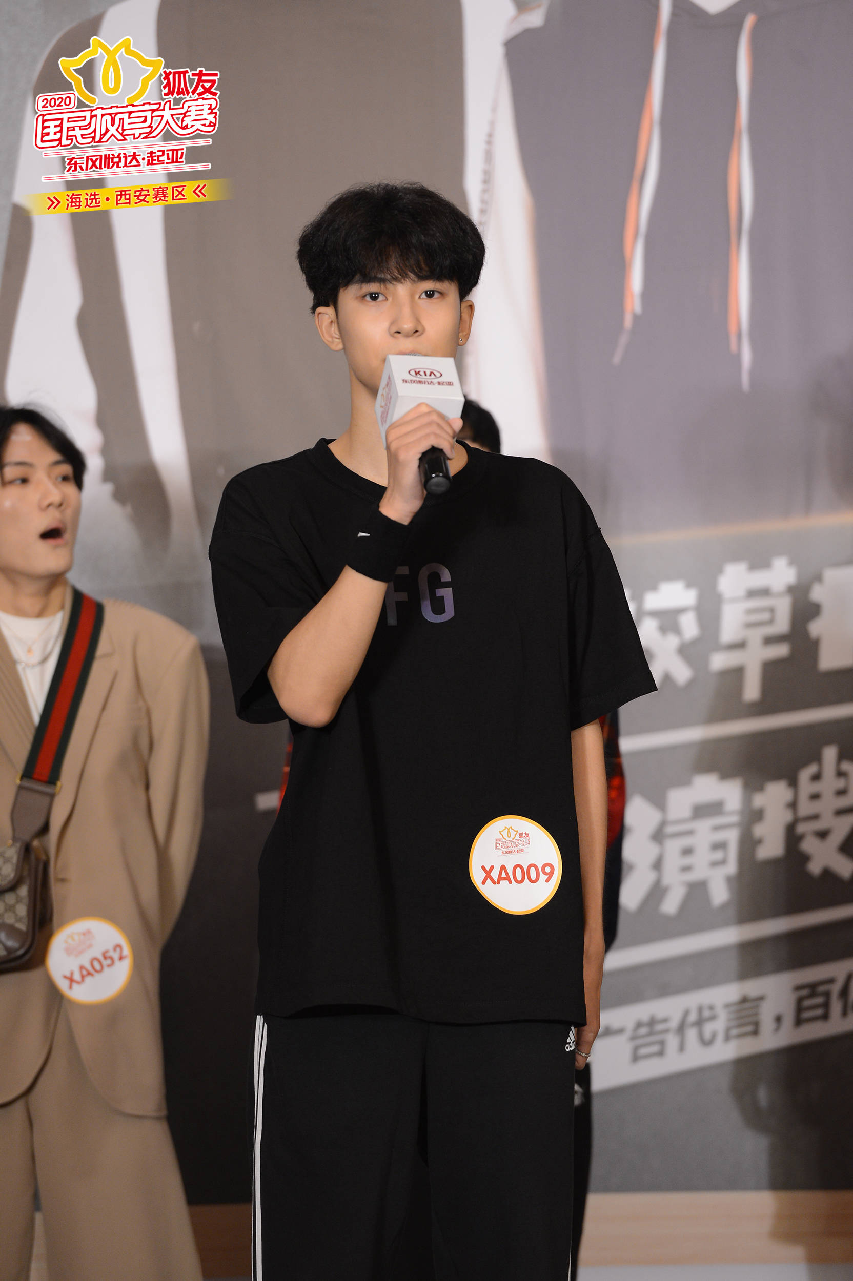 狐友国民校草大赛西安站元气帅哥拉响心动警报