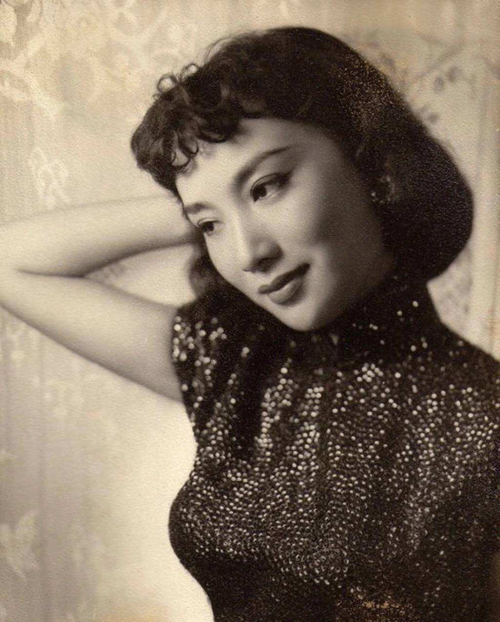 金庸的感情生活:三段婚姻和一次没有成功的暗恋_朱玫