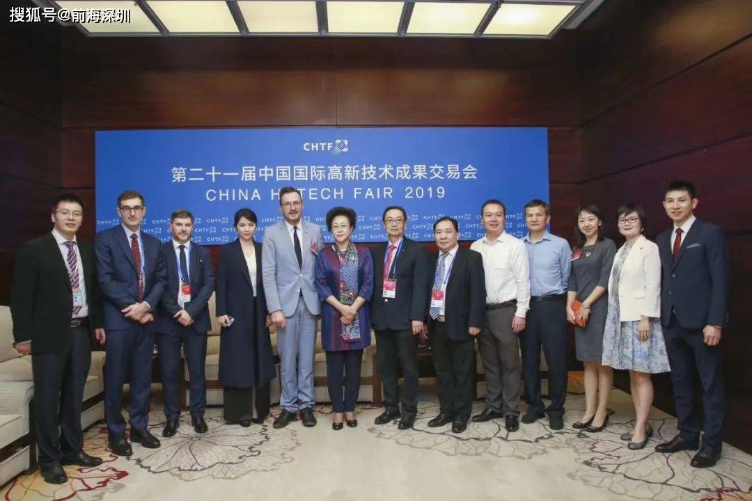 深圳市人民政府副市长吴以凡接见参加第二十一届 中国高新技术成果