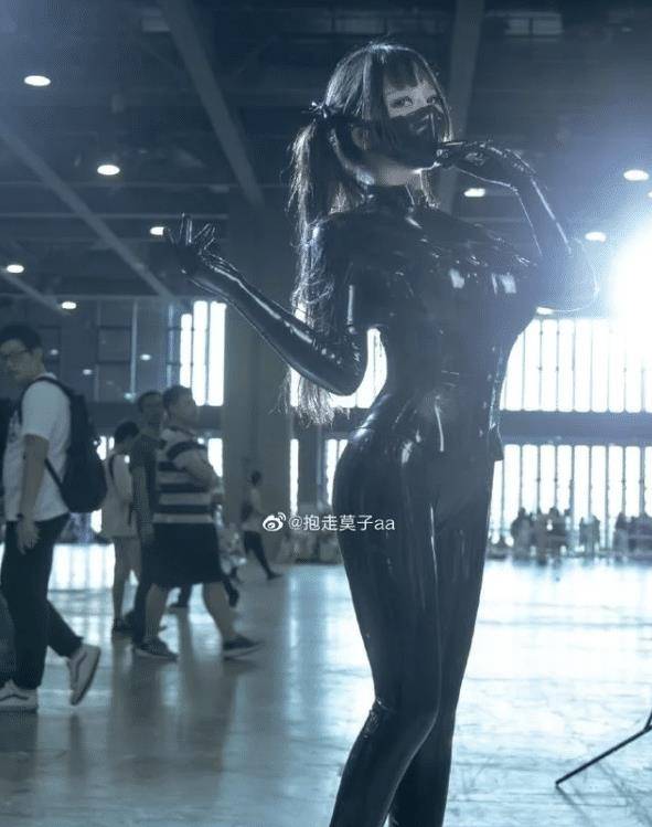 动漫下的胶衣是洪水猛兽?盘点那些令人惊艳的胶衣coser_角色