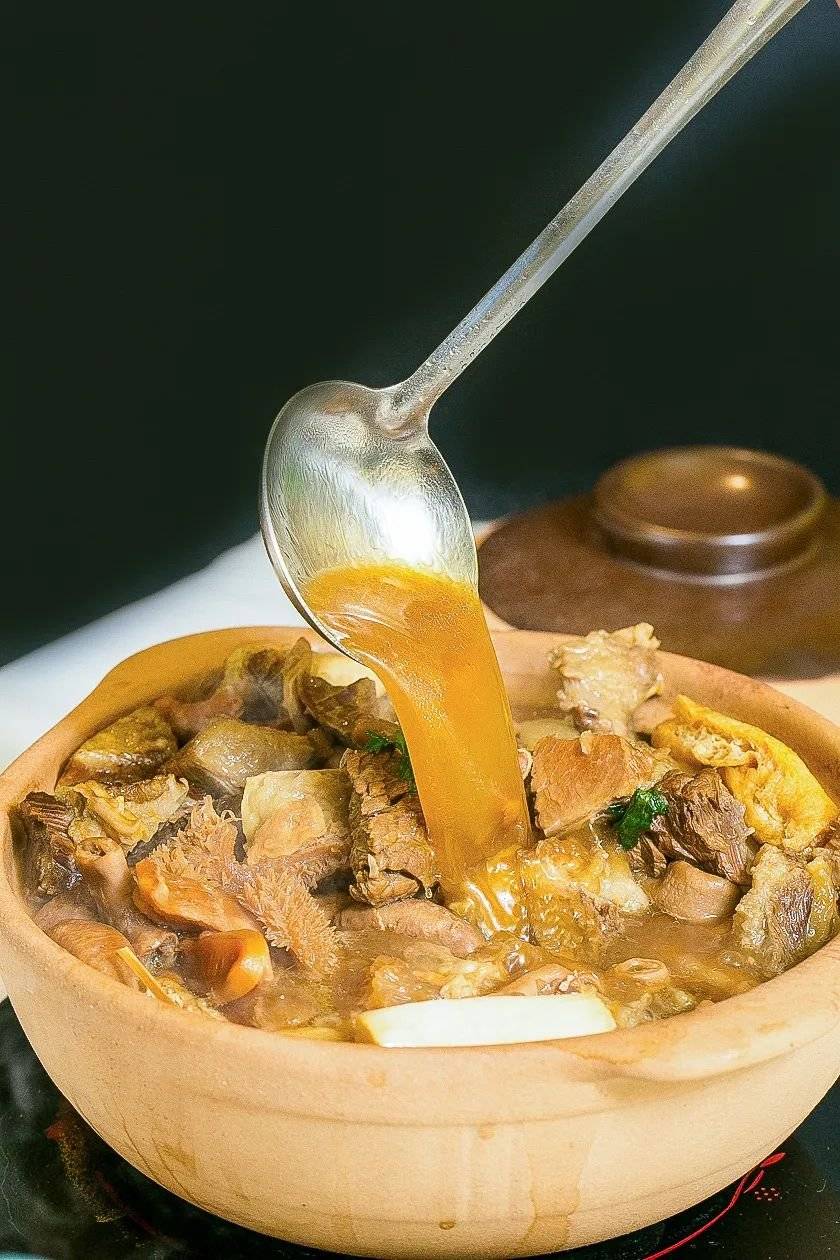 金牌牛腩牛杂煲,一口就上头!