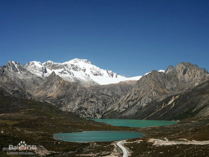 川藏线上的仙境海拔4685米的海子山垭口绝美