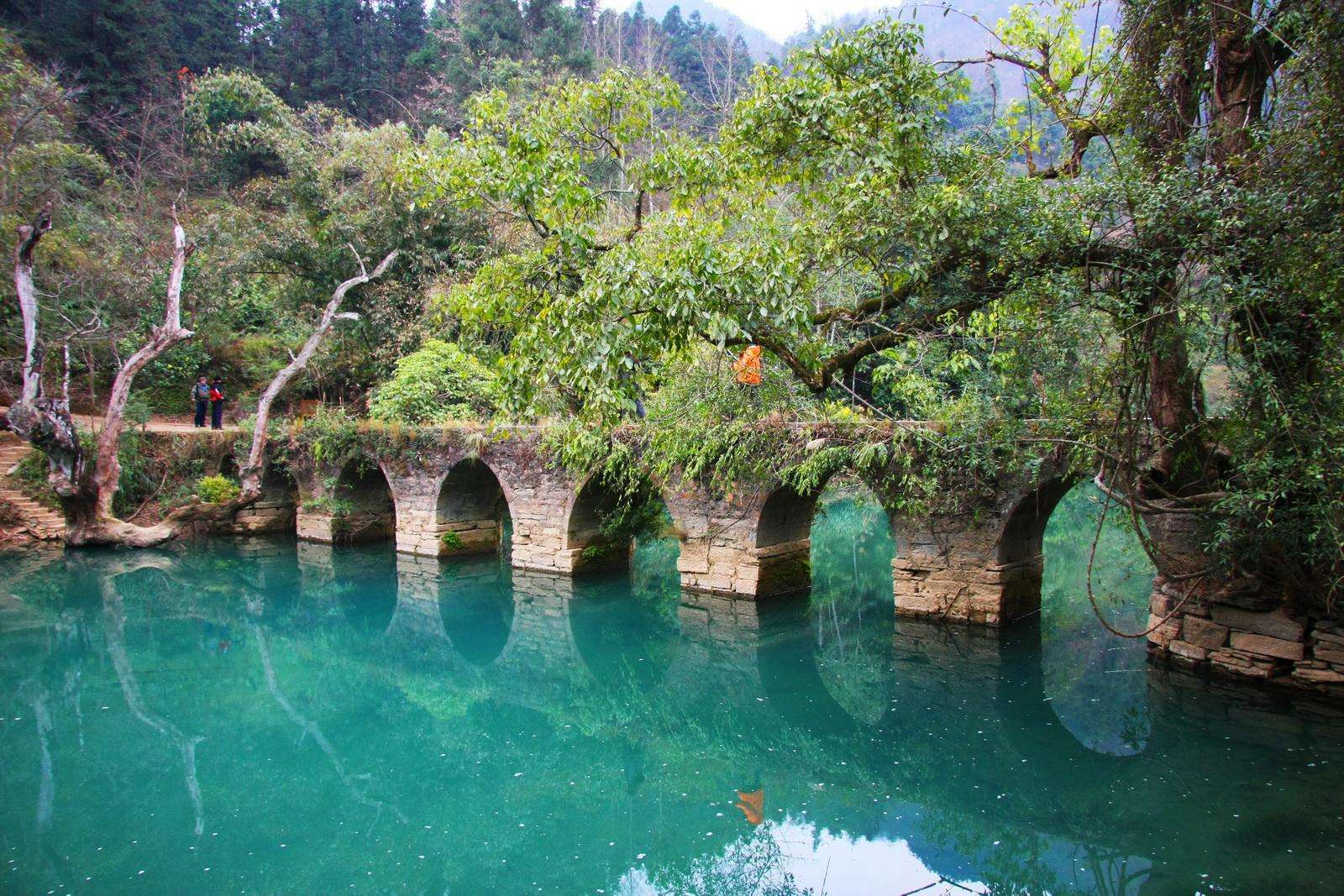 《听·路上》贵州一座七孔拱桥,门票高达110元,游客却愿意为这座桥