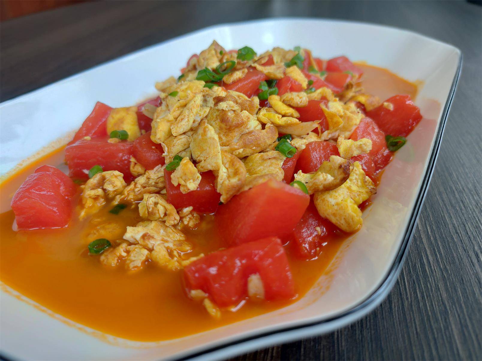 西瓜炒鸡蛋,帮菜小厨自主研发新菜品,口感鲜嫩又酥脆,解暑超棒