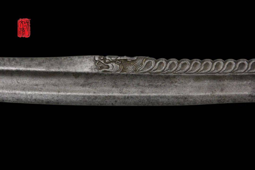 康熙御用龙脊刀1996年,刘文涛听说北京有一位满族张姓大爷收藏了把