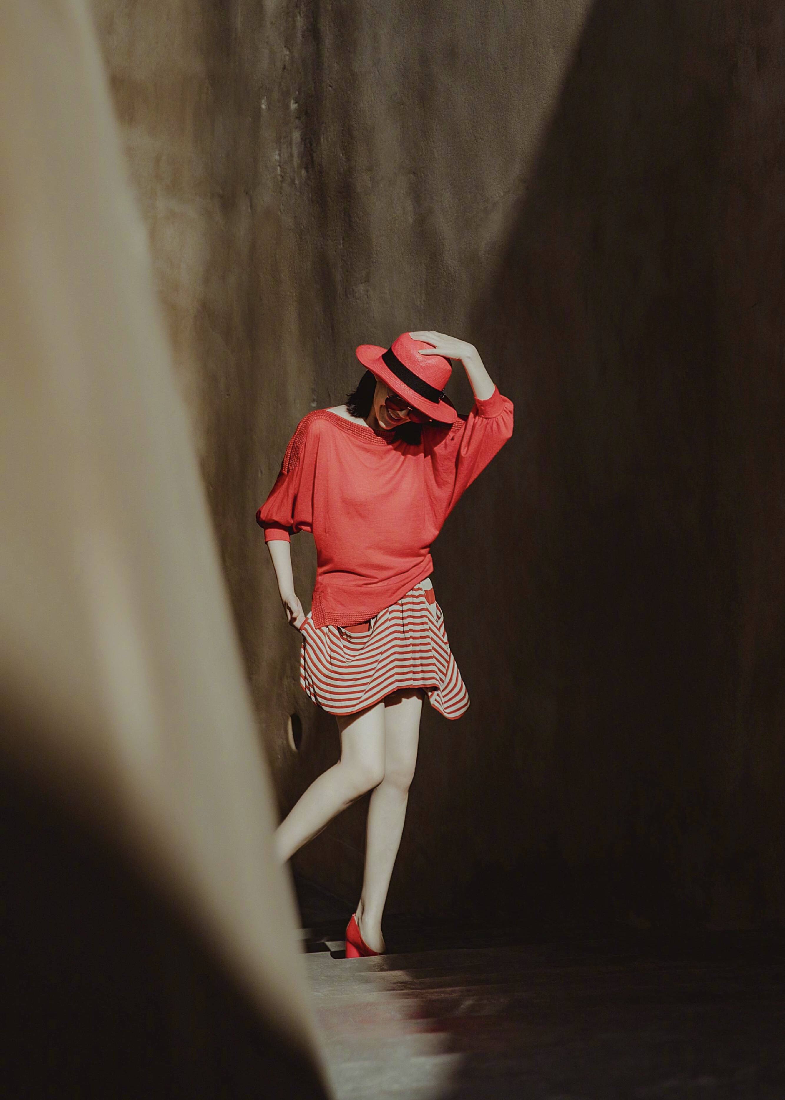 51岁许晴还能有这样的身材,修身针织衫搭配热裤,真正的人间尤物