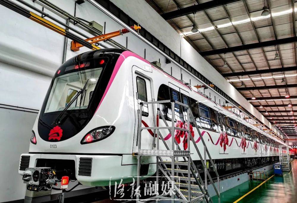 洛阳地铁1号线首列车辆下线!