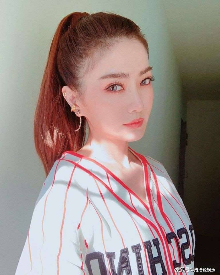 原创好评炸锅!谢金燕疑似素颜出镜 45岁减龄变成女大生