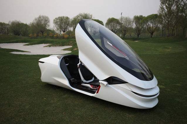 坐在车里像坐在太空舱里,这款两轮汽车,你还记得吗?